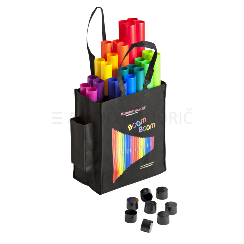 Boomwhackers MoveGroove BW-SET01 je barvit komplet 25 uglašenih glasbenih cevi z 8 nastavki za oktavo in praktično vrečo, idealen za glasbene igre, delavnice in razred